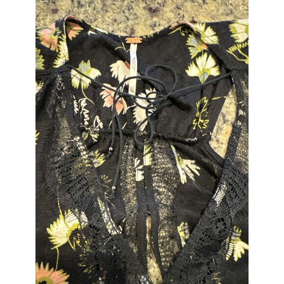 Free People Shirt Womens XS Black Floral Tank Top Flowy Boho Open Back Lace - Picture 5 of 7